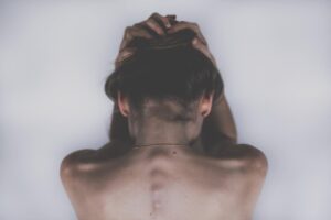 Il dolore alle spalle può influire o essere influenzato dalla zona cervicale?