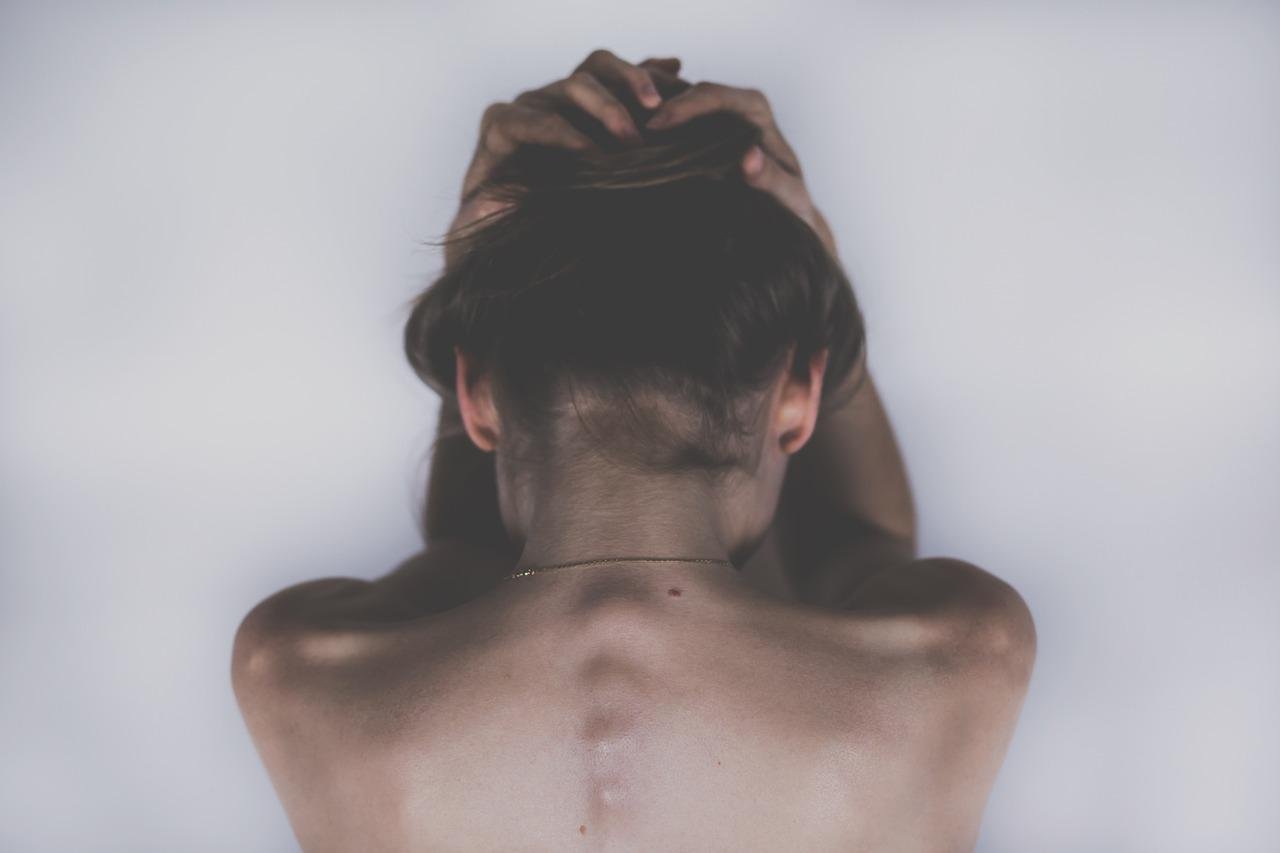 Il dolore alle spalle può influire o essere influenzato dalla zona cervicale?