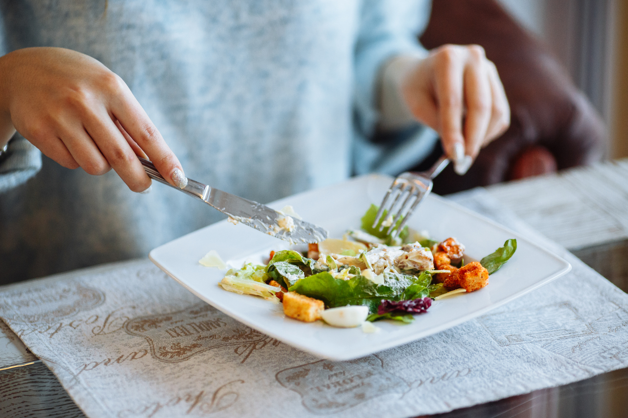 La masticazione influisce su problematiche alla colonna?